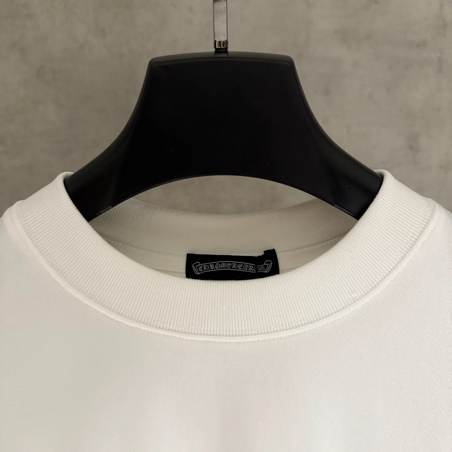 🅿️350 [Strict quality control] CH Croixin's new long-sleeved sweatshirt T-shirt. Heavy 420g double yarn fabric. Three-dimensional printing on the back panel ➕ bubble beads on the front and back. The whole garment is washed twice. The four sides are frayed and torn. Heavy fabric. The neckline is made of icy Solona. Loose fit. Deep, wide and stylish. No deformation or shrinkage. Color: 3 colors, black, white and gray. Size: M-2xl